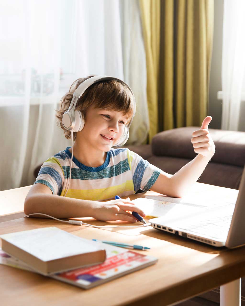 boy-virtual-teacher-chat-portrait